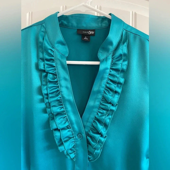 East 5th Large Green Sateen Ruffle Neck Cap Sleeve Tie waist belted blouse - Picture 3 of 9